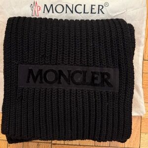 Moncler Classic Black Ribbed Scarf